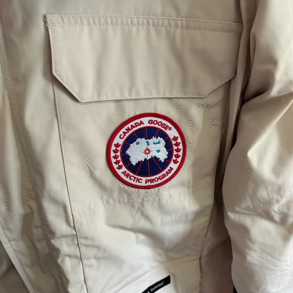 Canada Goose Thickened Beige Down Jacket - Picture 3 of 9